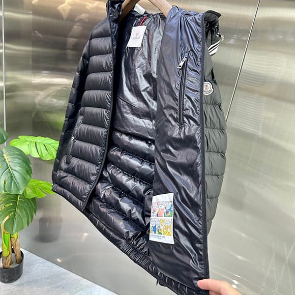 並行輸入品 モンクレール CORNOUR ショートダウンジャケット 2サイズ moj78069